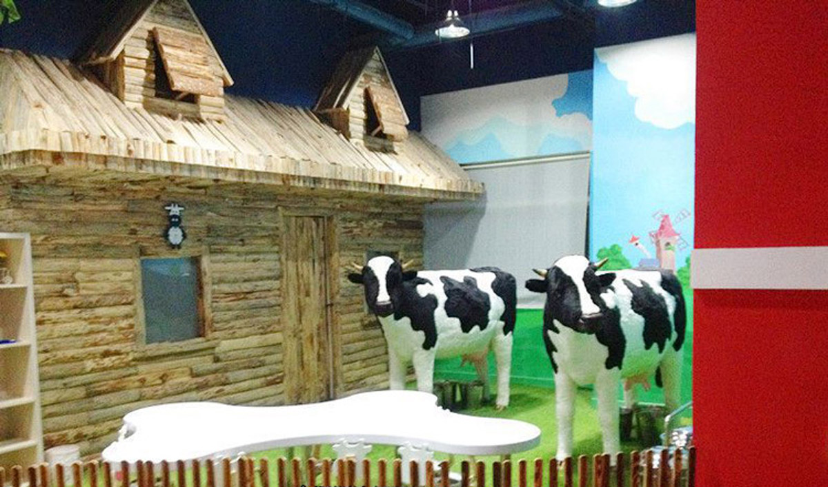 大宁媒体互动儿童体验馆专用仿真奶牛