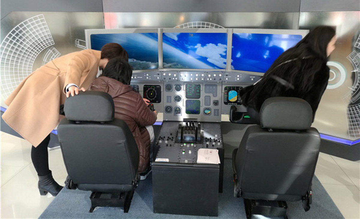 媒体互动飞行模拟体验.jpg