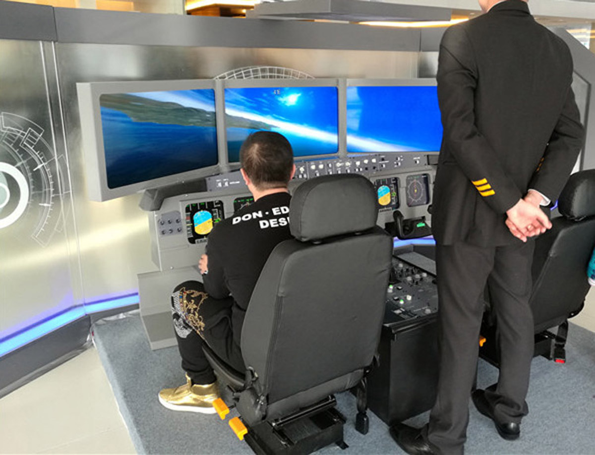 媒体互动儿童职业体验空客飞行模拟器.jpg