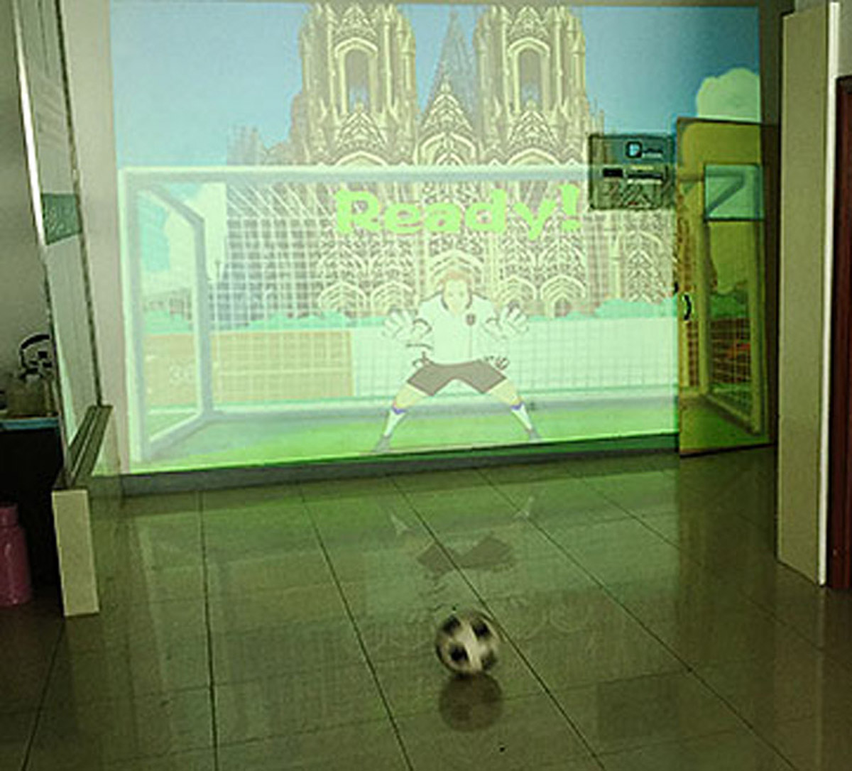 媒体互动使用体感识别技术的虚拟足球射门.jpg