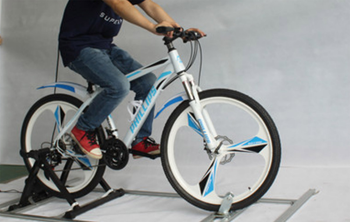 德钦媒体互动VR自行车